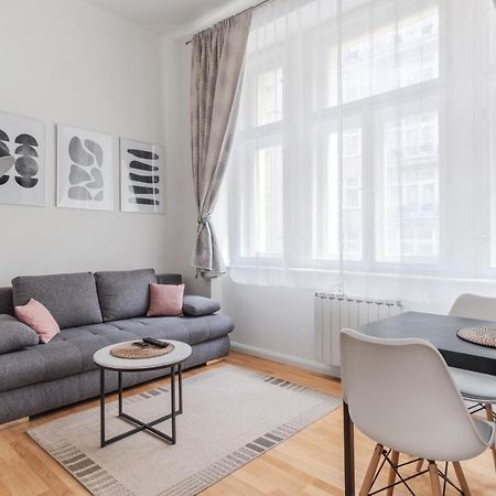 Luminous Apartment For 2 Near Wenceslas Square By Prague Days المظهر الخارجي الصورة