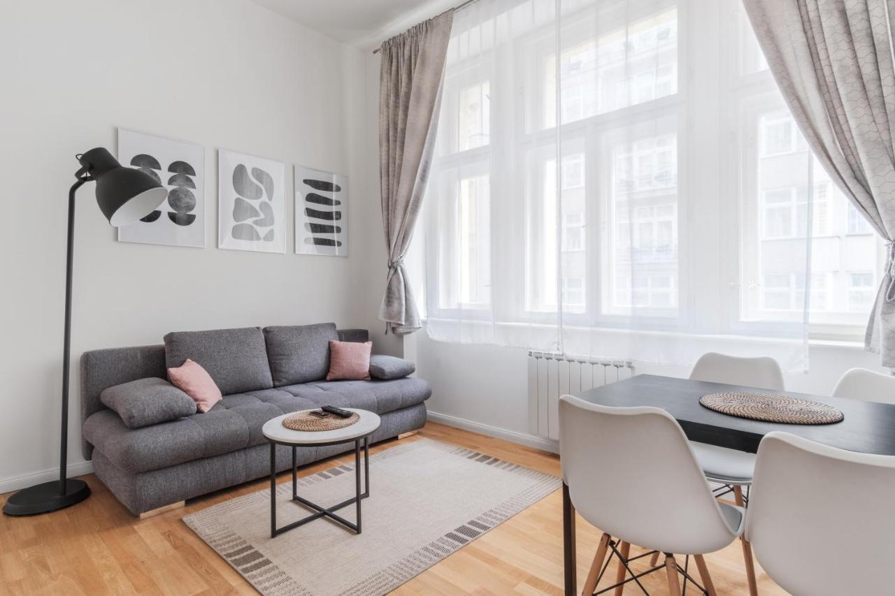 Luminous Apartment For 2 Near Wenceslas Square By Prague Days المظهر الخارجي الصورة