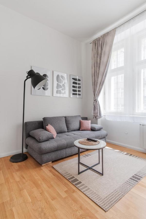 Luminous Apartment For 2 Near Wenceslas Square By Prague Days المظهر الخارجي الصورة