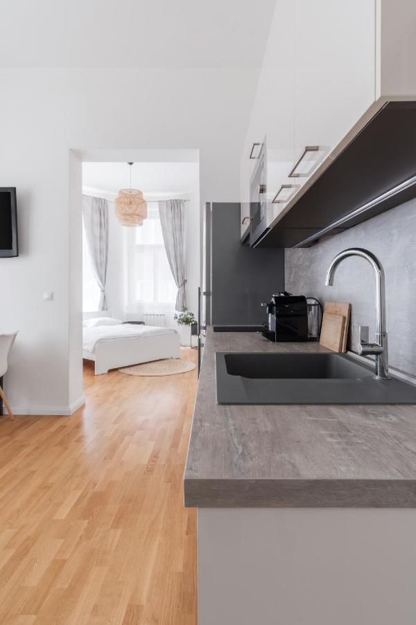 Luminous Apartment For 2 Near Wenceslas Square By Prague Days المظهر الخارجي الصورة