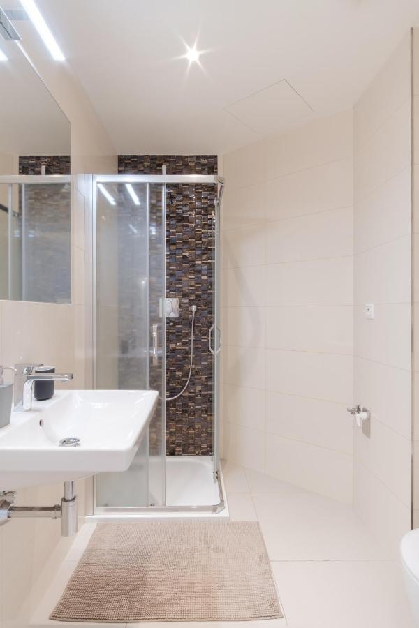 Luminous Apartment For 2 Near Wenceslas Square By Prague Days المظهر الخارجي الصورة