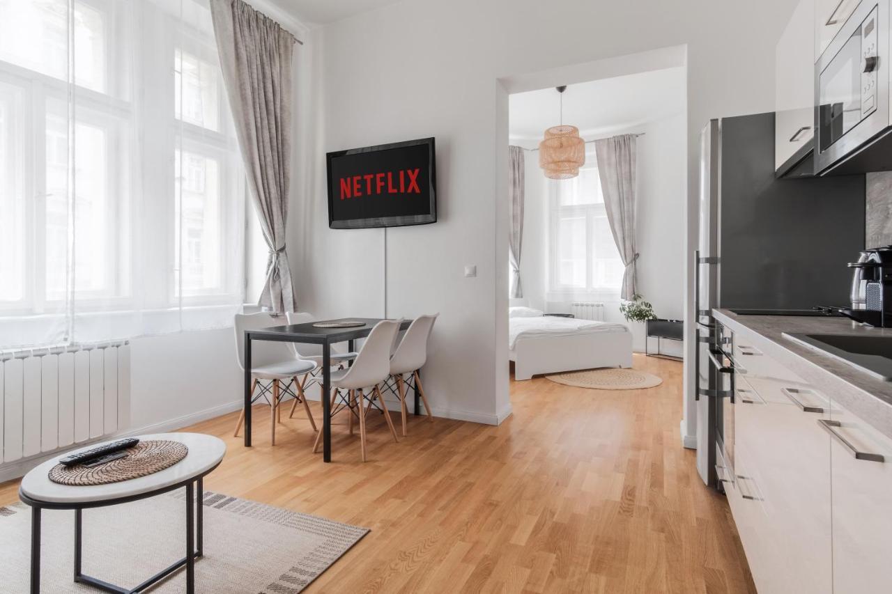 Luminous Apartment For 2 Near Wenceslas Square By Prague Days المظهر الخارجي الصورة
